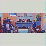 Não é a política que é vergonhosa, não! Na verdade, alguns políticos é que envergonham a atividade, caso da discussão entre os vereadores Carro Veio e Arlington de Poço Redondo